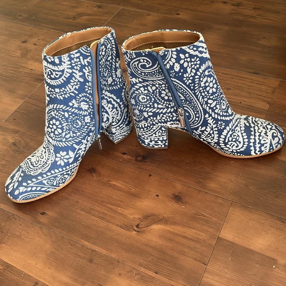 Ankle booties